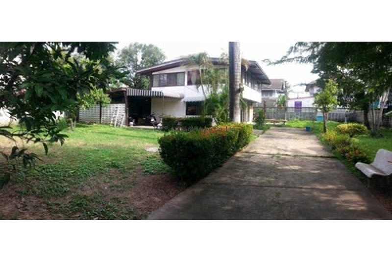 ขายบ้านพร้อมที่ดิน 224 ตร.ว. (4โฉนด) ที่สวย ทำเลดี ซอยพหลโยธิน57 